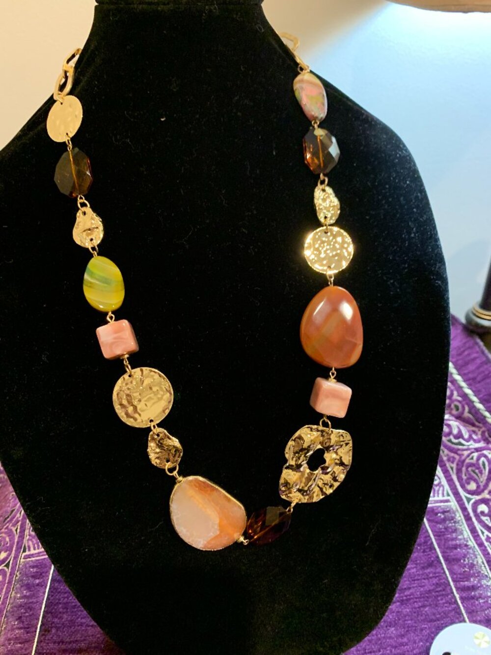 Hammered Gold Tone and Mixed Stones Necklace and Earrings Set